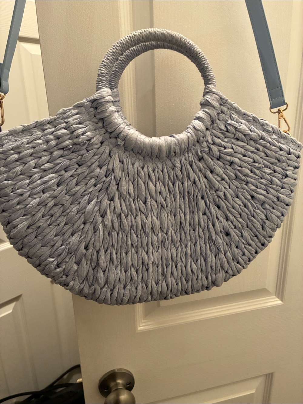 NWOT Soft Handwoven Round Tote Bag in Light Blue with Detachable Strap,crossbody